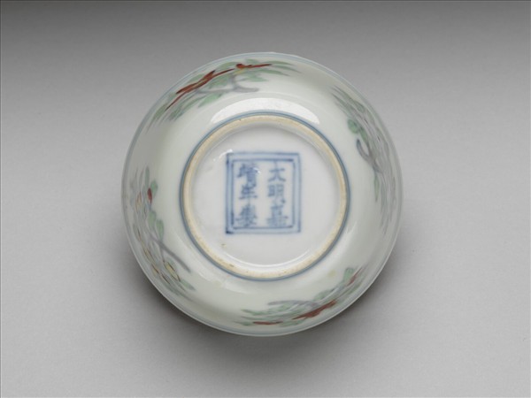 鬥彩四季花卉紋杯