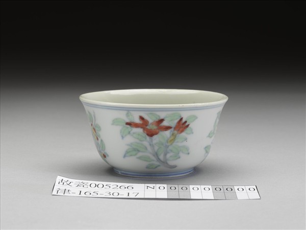 鬥彩四季花卉紋杯