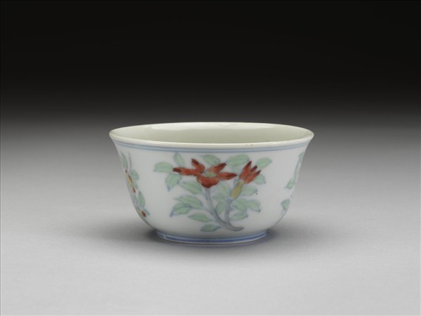 鬥彩四季花卉紋杯