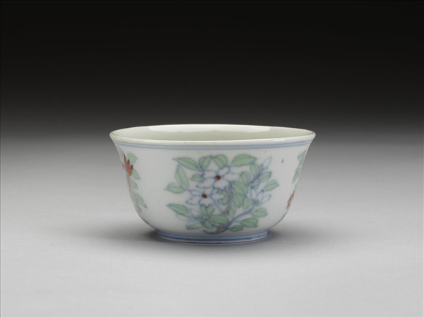 鬥彩四季花卉紋杯