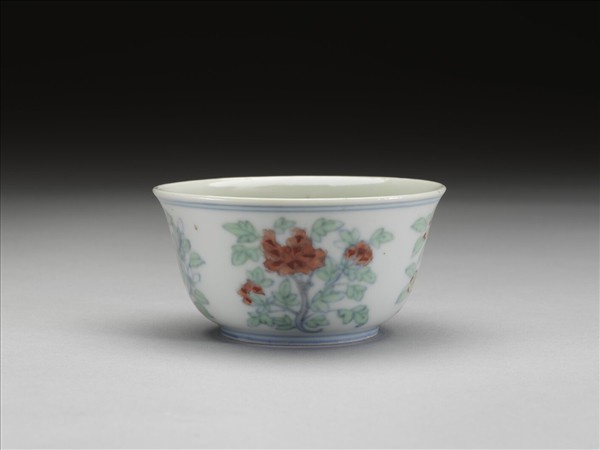 鬥彩四季花卉紋杯