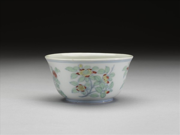 鬥彩四季花卉紋杯