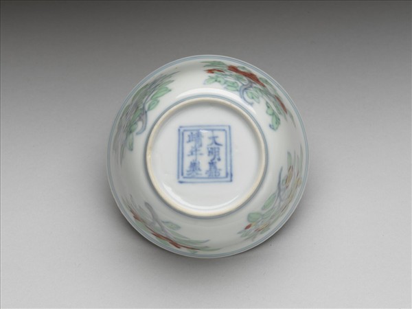 鬥彩四季花卉紋杯