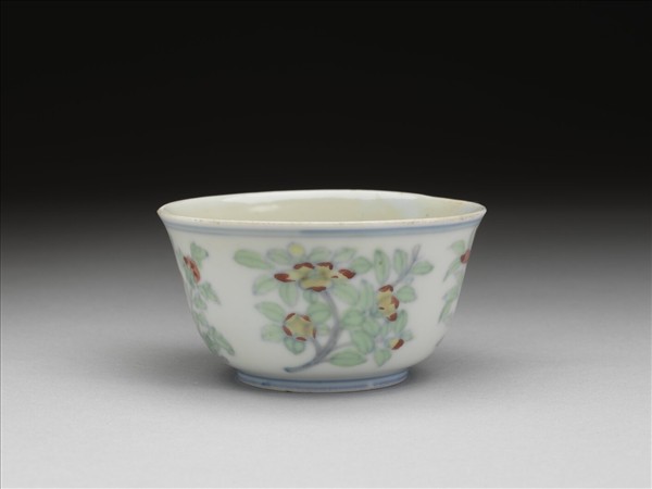 鬥彩四季花卉紋杯