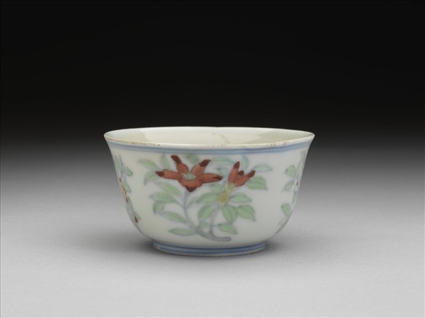 鬥彩四季花卉紋杯