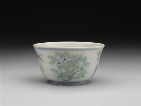 鬥彩四季花卉紋杯