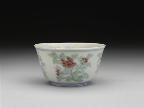 鬥彩四季花卉紋杯