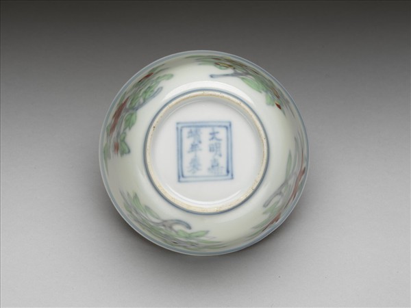 鬥彩四季花卉紋杯