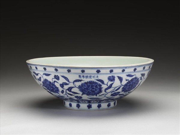 青花番蓮紋碗