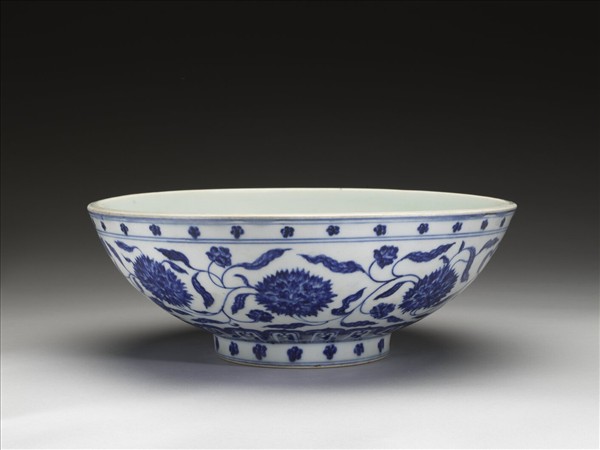 青花番蓮紋碗
