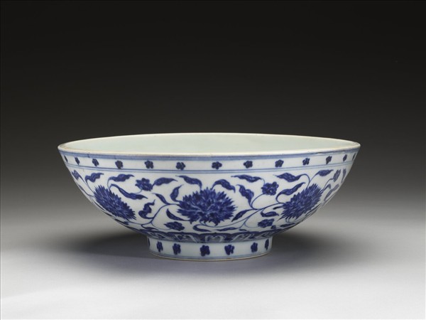 青花番蓮紋碗