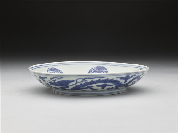 青花團龍紋盤
