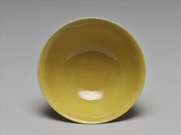 黃釉錐拱雙龍戲珠紋高足碗