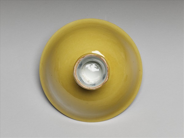 黃釉錐拱雙龍戲珠紋高足碗