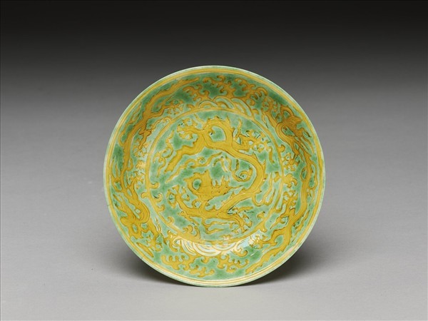 綠釉黃彩龍紋盤