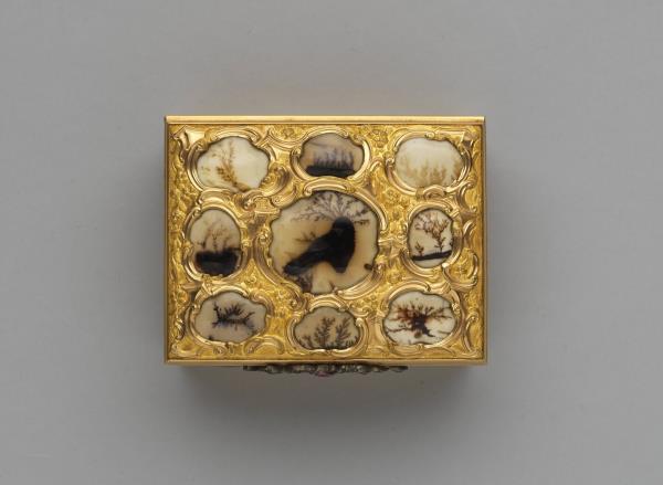 金嵌瑪瑙鼻煙盒
