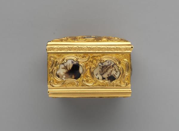 金嵌瑪瑙鼻煙盒