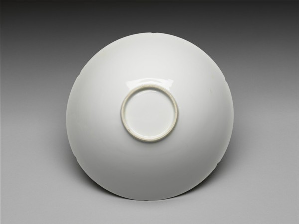 甜白半脫胎六龍葵瓣口碗