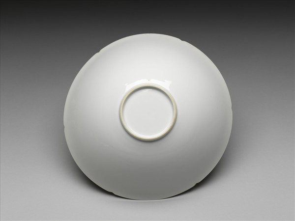 甜白半脫胎五龍葵瓣口碗