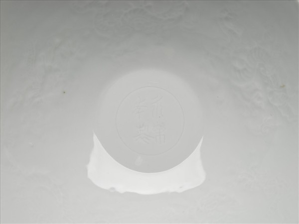 甜白半脫胎五龍葵瓣口碗