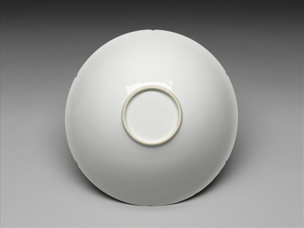 甜白半脫胎五龍葵瓣口碗