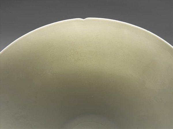 甜白半脫胎六龍葵瓣口碗