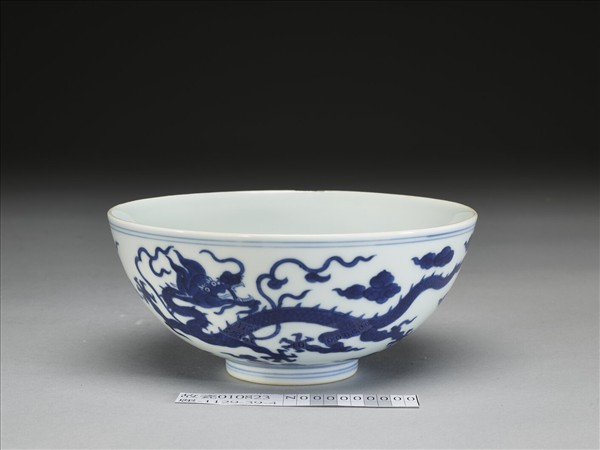 青花雲龍紋碗