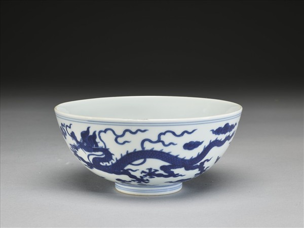 青花雲龍紋碗