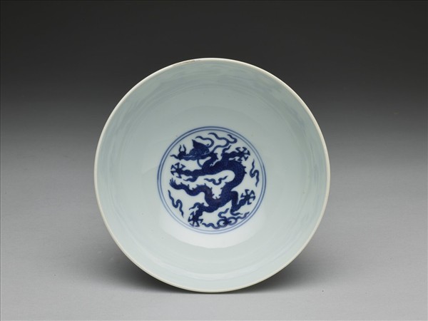 青花雲龍紋碗