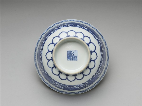 青花牡丹紋碗