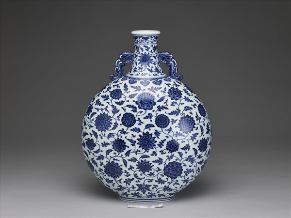 青花纏枝番蓮紋龍耳扁壺