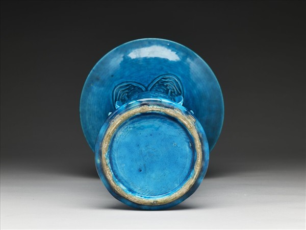 孔雀藍釉蕉葉紋觚