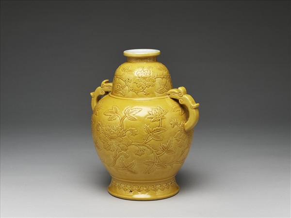 黃釉牡丹紋獸耳尊