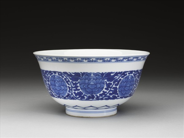 青花牡丹紋碗