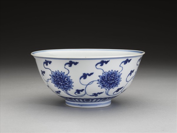 青花番蓮紋碗