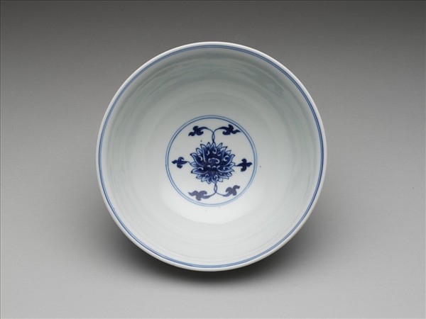 青花番蓮紋碗