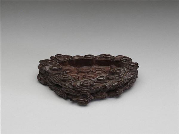 九螭角杯形花插