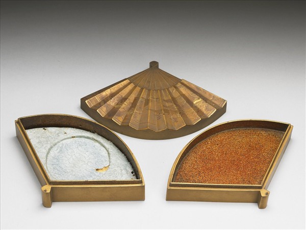 山水蒔繪扇形二層盒