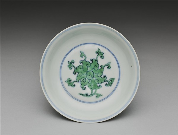  填綠彩釉寶蓮圖案紋盤