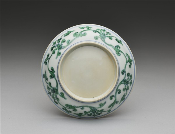  填綠彩釉寶蓮圖案紋盤