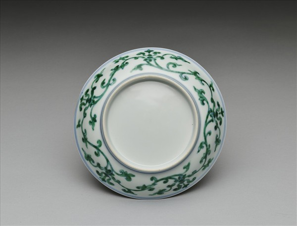 青花綠彩番蓮紋盤