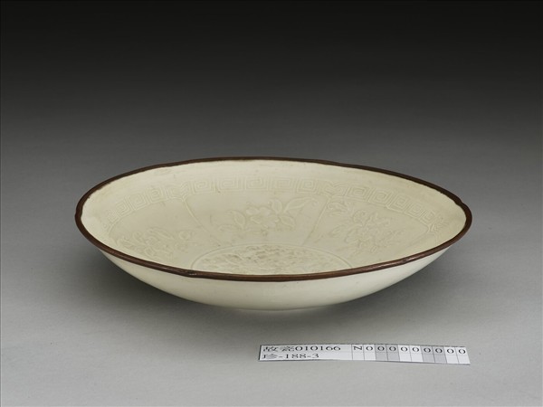 定窯 白瓷印花花卉紋葵花式盤