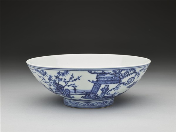 青花庭園仕女圖碗