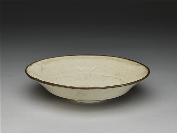 定窯 白瓷劃花蓮花紋盤