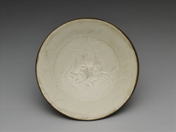 定窯 白瓷劃花蓮花紋盤