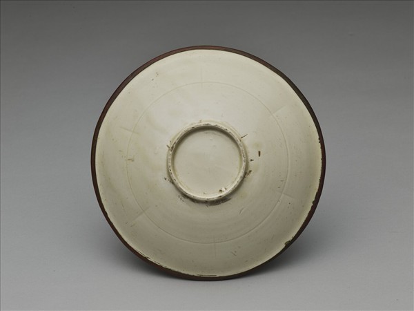 定窯 白瓷劃花蓮花紋葵花式盤