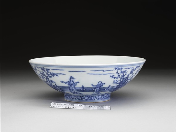 青花仕女圖碗