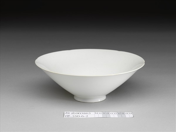 甜白半脫胎六龍葵瓣口碗