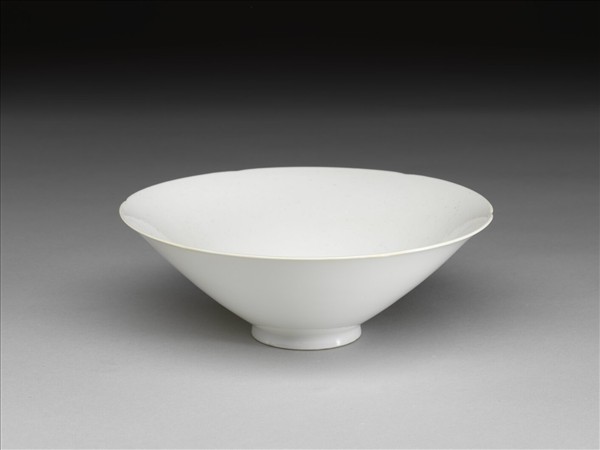 甜白半脫胎六龍葵瓣口碗