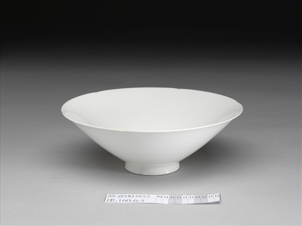 甜白半脫胎六龍葵瓣口碗